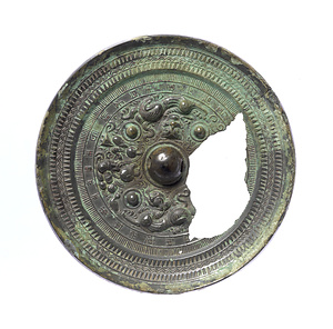 三角縁銘帯二神二獣鏡