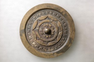 連弧文銘帯鏡
