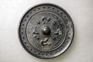 同向式二神二獣鏡