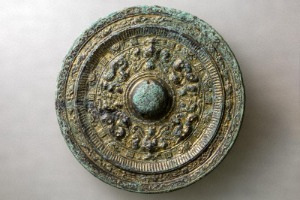 鍍金画文帯対置式神獣鏡