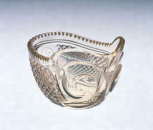 手彫り薩摩切子格子に魚子文羊頭形ガラス筆洗