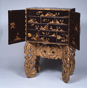 蒔絵楼閣山水文簞笥