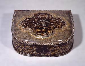 蒔絵螺鈿鮫皮貼り住吉社図鞍袋形箱