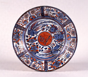 色絵芙蓉手V.O.C.マーク入り大皿