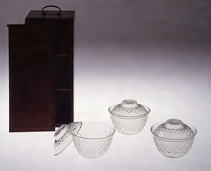 型吹き八重菊文蓋付ガラス碗