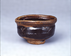 黒織部沓形茶碗