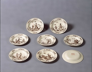 異国人物図色絵丸型皿