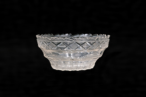 手彫り切子剣菊・格子に魚子・筋文ガラス鉢　　　　　　　　　　　　　