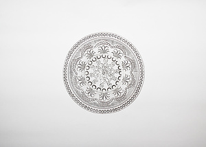 プレス十一曜8字繋ぎ菖蒲文ガラス皿