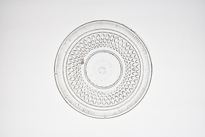 プレス剣菊に矢来文ガラス皿　　