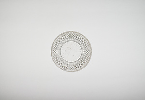 プレス剣菊に霰文ガラス小皿　　　