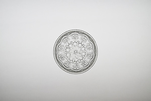 プレス十一曜・8字繋ぎに菖蒲文ガラス小皿