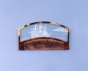 グラヴュールオランダ船文ガラス入り鼈甲櫛