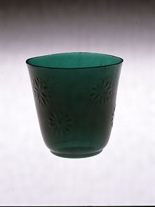 型吹き小菊文緑色ガラス向付