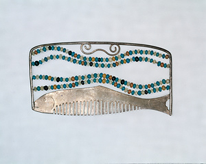 ビーズ飾り魚形銀製櫛