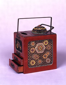 ビーズ飾り煙草盆