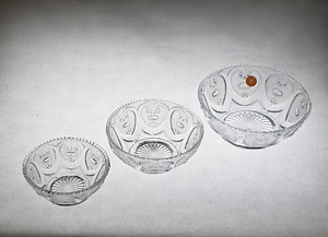 プレス剣菊にハート文ガラス鉢