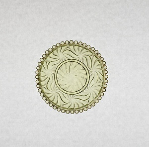 プレス捩じり菊文緑色ガラス小皿