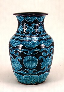 偕楽園焼 交趾写二彩寿字文花生