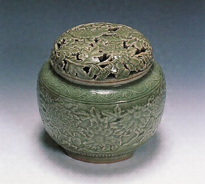 瑞芝焼　青磁菊透文手焙