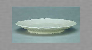 白瓷輪花唐草文大鉢