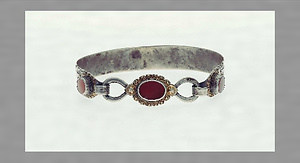 首胸飾り（ブカウ）