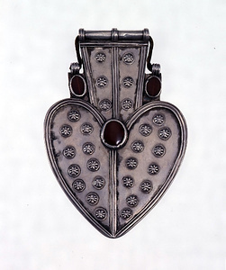 背飾り（アシク）