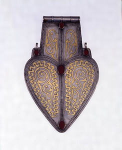 背飾り（アシク）