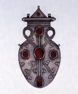 背飾り（アシク）