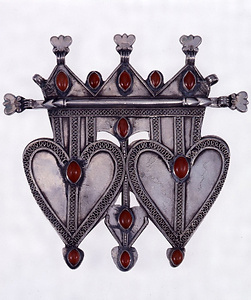 背飾り（ゴシャ・アシク）