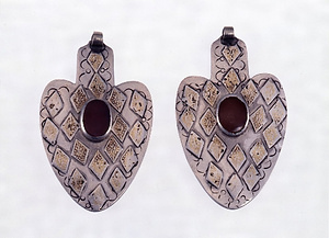 背飾り（アシク）