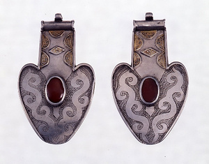 背飾り（アシク）