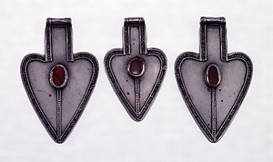 背飾り（アシク）