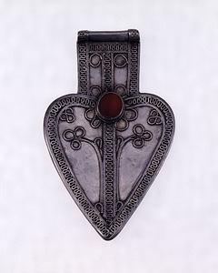 背飾り（アシク）