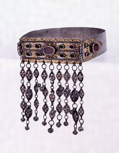 首胸飾り（ブカウ）