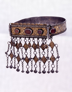 首胸飾り（ブカウ）