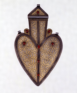 背飾り（アシク）