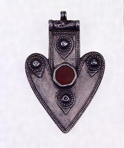 背飾り（アシク）