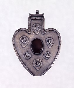 背飾り（アシク）