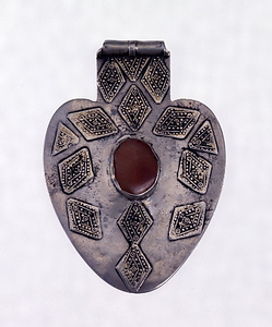 背飾り（アシク）