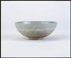 朝鮮産陶磁器 象嵌青磁椀