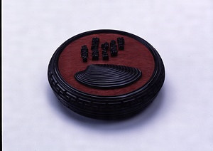 堆黒忘貝香合（写し）