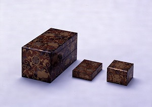 村梨子地長春唐草御紋ちらし御化粧箱