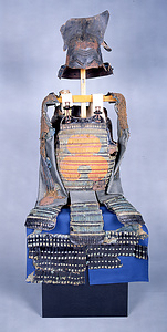 紋柄威五枚胴具足／銀箔押帽子形兜