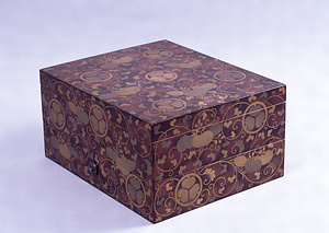 村梨子地葵紋散葵唐草蒔絵沈割箱