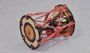 黒漆塗粟ニ群雀鳴子文様蒔絵小鼓