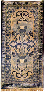 鍋島緞通　蔓牡丹文 七宝地　縁二重雷文