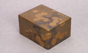 菊御紋入菊花蒔絵手箱