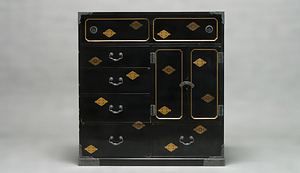 黒蝋色塗朝香宮家紋散蒔絵調度