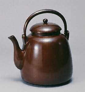 枇杷色唐銅尻張形水次